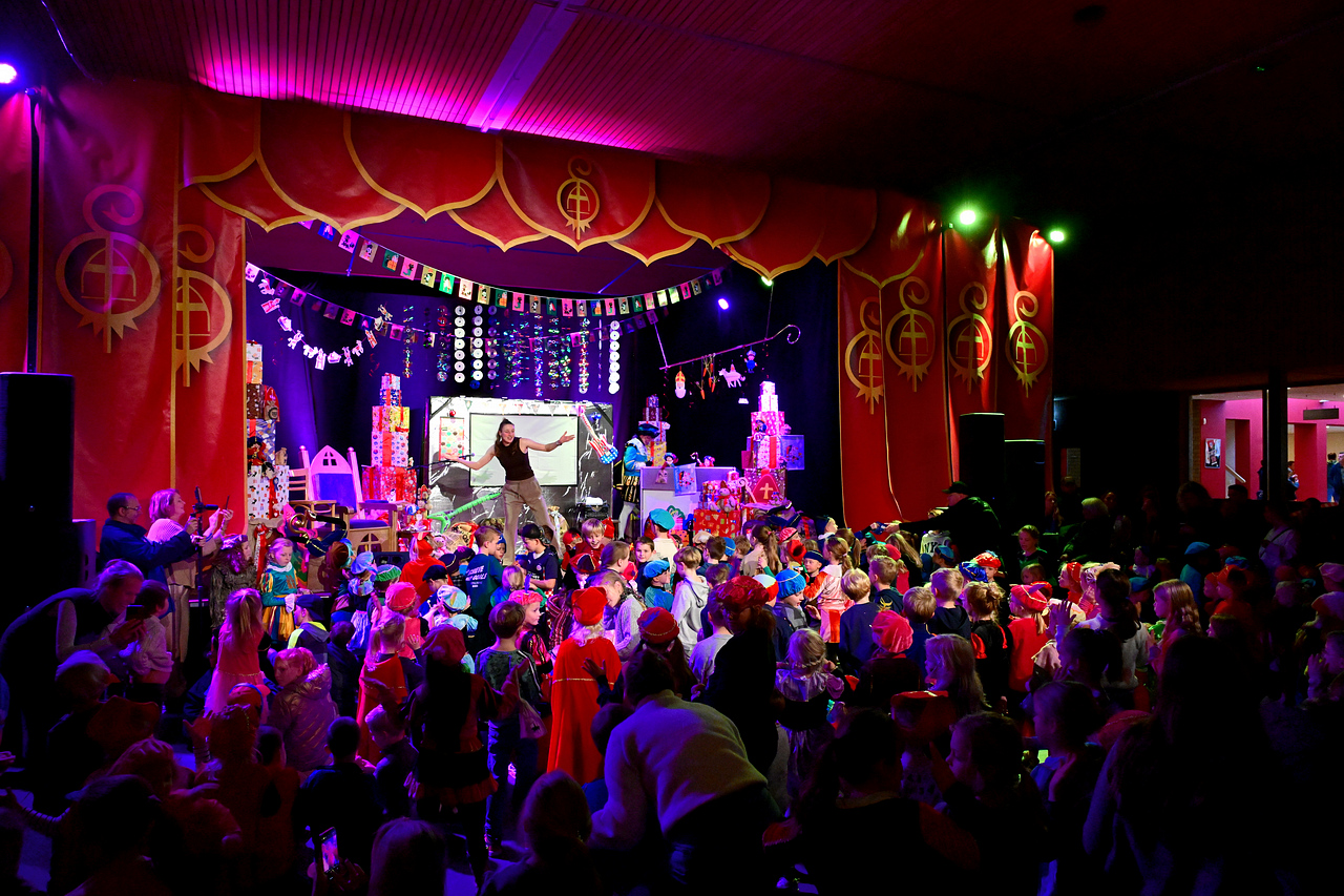 Intocht Sinterklaas Aarle-Rixtel, foto 48